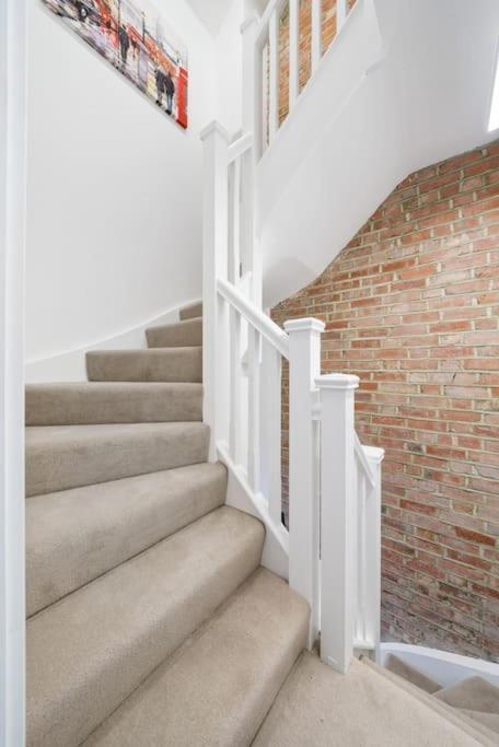 Appartement Newly Refurbished 2 Bed Flat à Mill Hill Extérieur photo